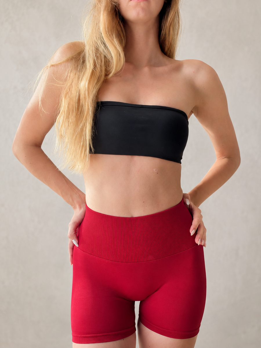 Model is 180 cm, wearing size S.